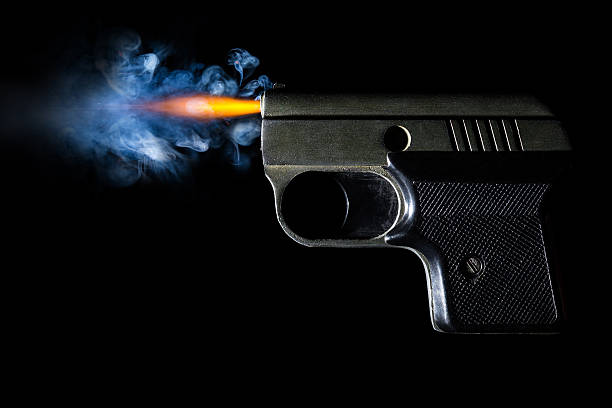 pistola tiro proiettile. illustrazione su sfondo nero - target sport flash foto e immagini stock