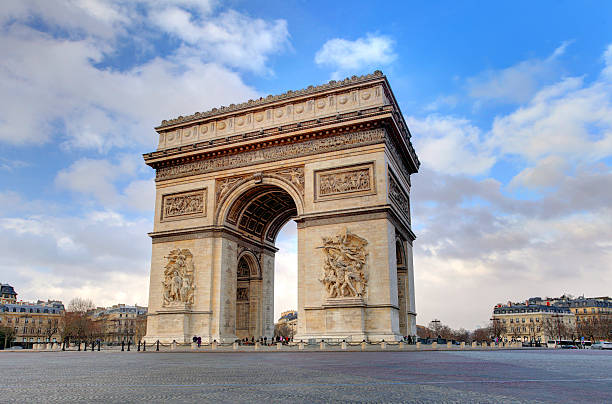 arco de triomphe em paris, a cidade no dia - paris - fotografias e filmes do acervo