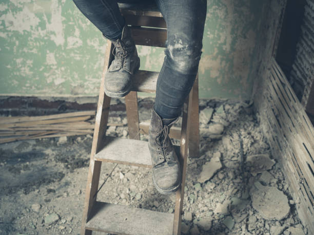 istock Legs of person sitting on stepladder 513800810