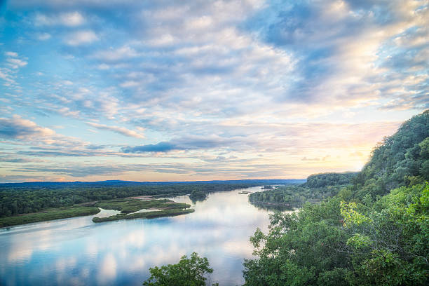 evening falls - wisconsin stok fotoğraflar ve resimler