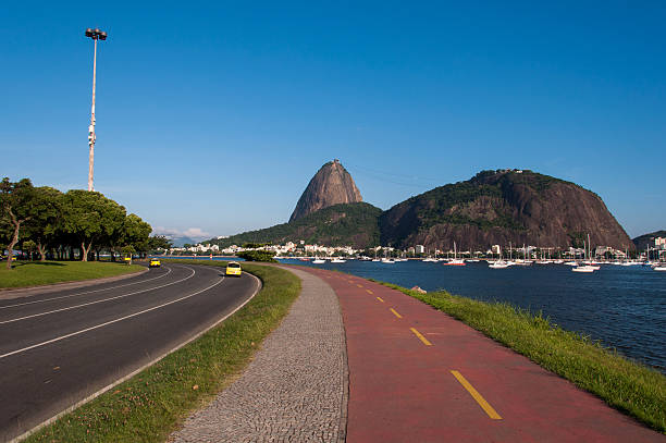 zuckerhutberg von rio - brazil bicycle rio de janeiro outdoors stock-fotos und bilder