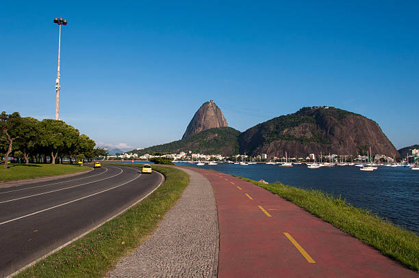 montaña de sugarloaf - brazil bicycle rio de janeiro outdoors fotografías e imágenes de stock