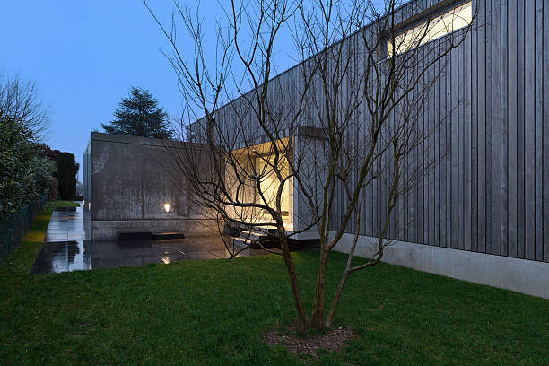 istock Entrance of a modern house 513807652