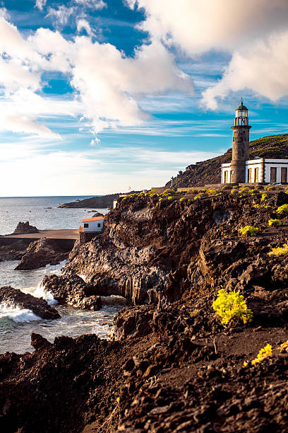 paesaggio con faro vulcanica - la fuencaliente foto e immagini stock