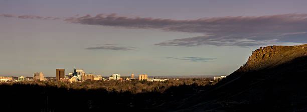 бойсе айдахо и стоп холмы утром - boise city urban scene horizon стоковые фото и изображения