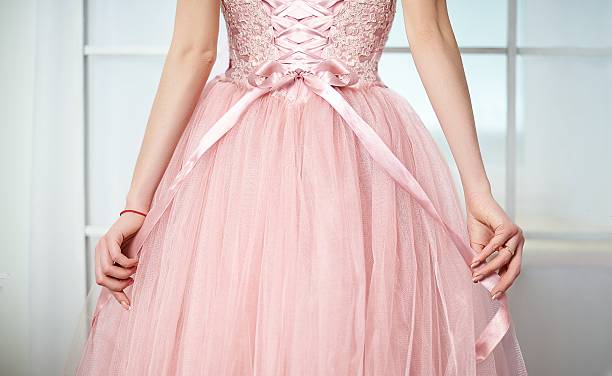 istock Bride in a pink dress with flowers 513813628