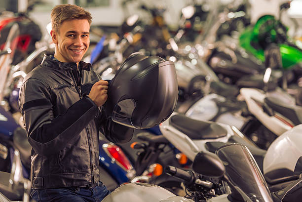 człowiek z motocykl - people behavior smiling mode of transport zdjęcia i obrazy z banku zdjęć