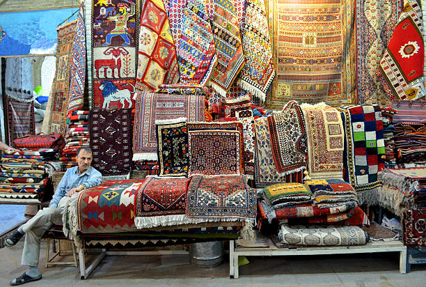 иран, ковер продавец - rug shop стоковые фото и изображения