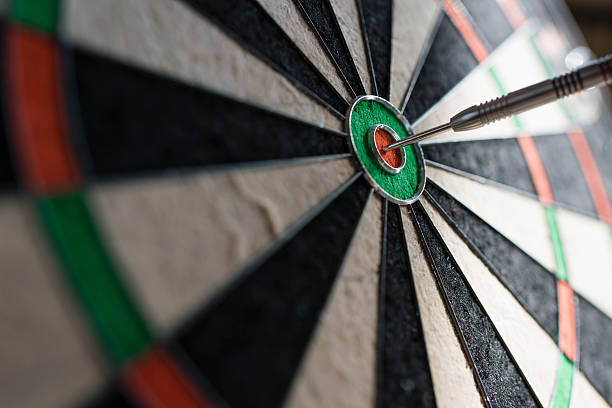 istock Single dart hitting bull's eye on the dartboard 513818384