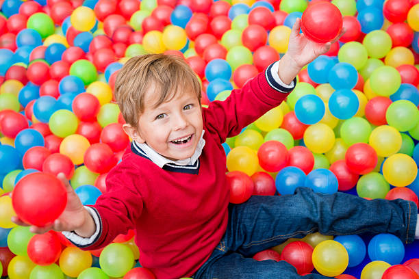 istock Boy playing in the ball pool 513850005