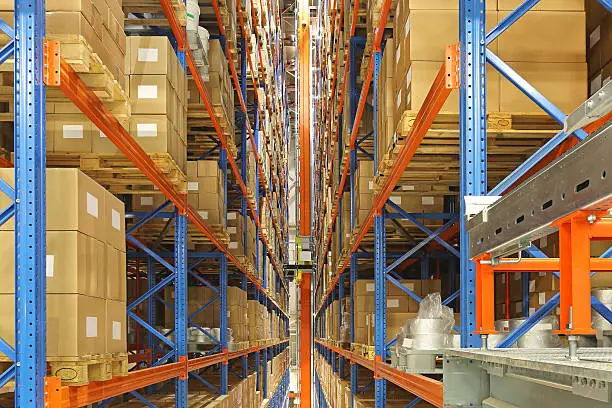 Automated storage and retrieval system in distrbution warehouse