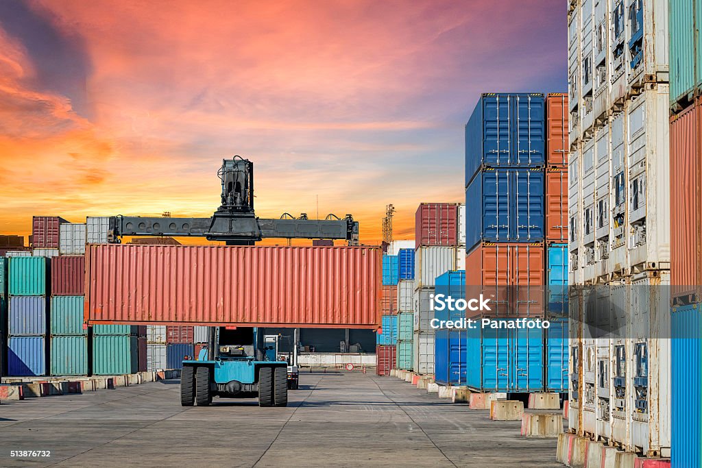 Cargo porte-conteneurs travail dans le volet logistique Importation Export région - Photo de Récipient libre de droits