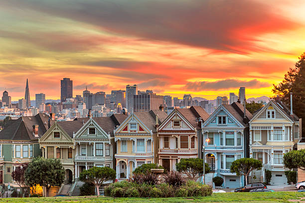 istock Alamo square and Painted Ladies with San Francisco skyline 513878092