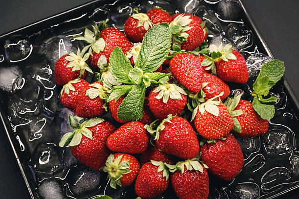 istock Ripe Strawberry Served on Ice 513883116