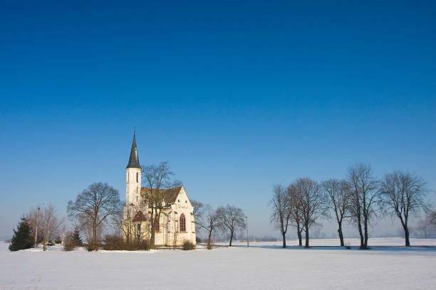 istock Winter landscape with a church 513883571