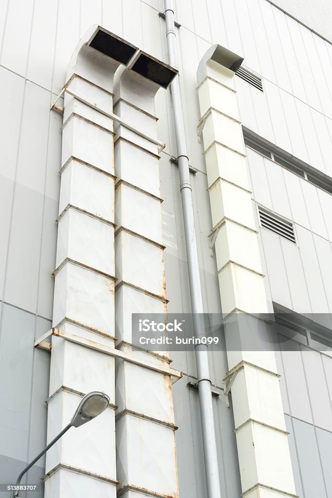 Metálica Industrial salida de ventilación de escape, contiguo a una pared - Foto de stock de Agujero libre de derechos