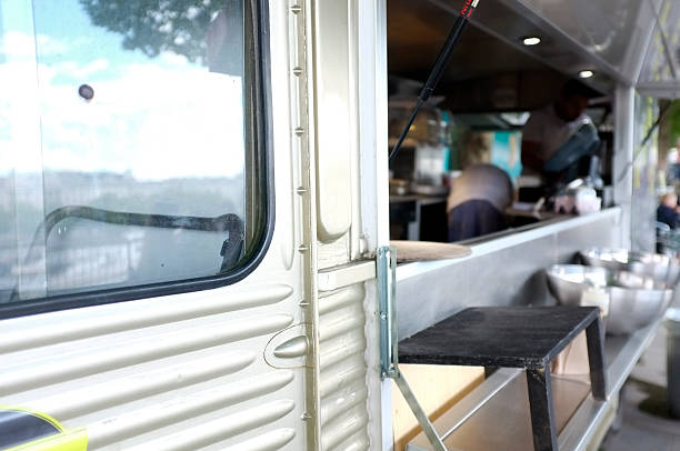 istock Mobile food truck 513887051