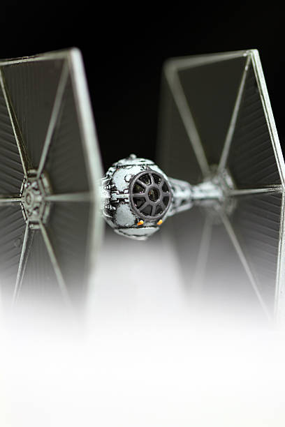 schneiden durch das wetter - tie fighter stock-fotos und bilder