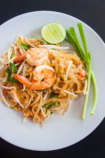 pad thai, thai style fried noodle with shrimp