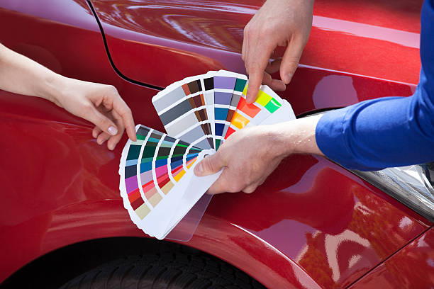 istock Mechanic Showing Color Samples To Customer Against Car 513902397