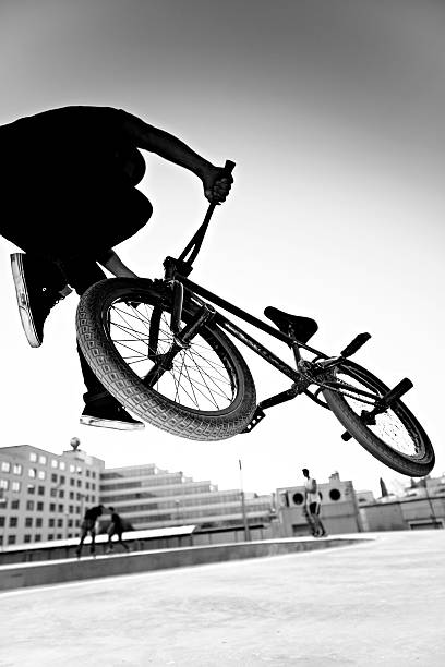 bmx rider - bmx cycling sport teenagers only teenager стоковые фото и изображения