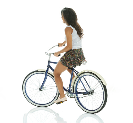 Female riding bicyclehttp://www.twodozendesign.info/i/1.png
