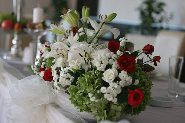 istock Flower arrangement with red and white rose 513924029
