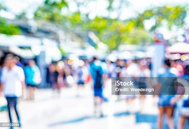 Verschwommene Hintergrund Menschen Einkaufsmöglichkeiten In Der Market Fair In Den Tag Stockfoto und mehr Bilder von Gemeinschaft