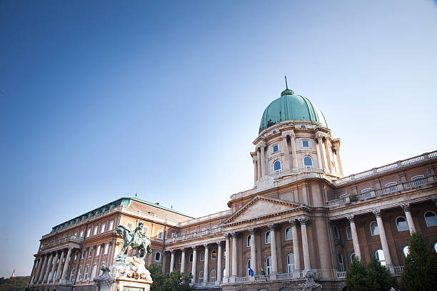 galleria nazionale ungherese a budapest - budapest royal palace of buda architectural styles architecture foto e immagini stock