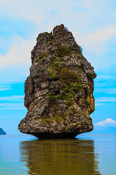 istock The island is reflected in the water 513936602