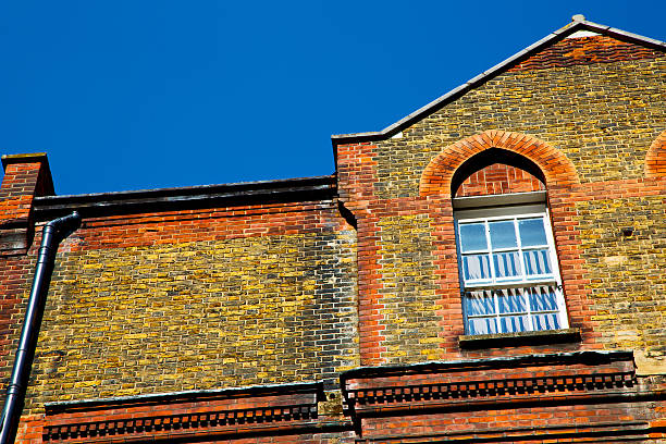 istock old in england   brick and glass the wall 513951928