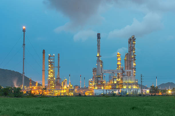 istock Oil refinery plant in night ,Thailand 513954713