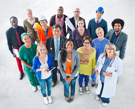 Grupo de diversos multiétnica personas con diferentes puestos de trabajo photo