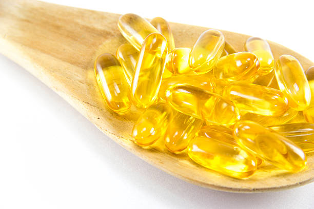 肝油 omega3 ジェルのカプセル絶縁白色の背景にしています。 - hair gel capsule cod liver oil pill ストックフォトと画像