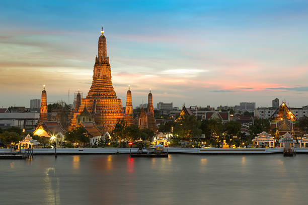 istock Arun pagoda temple waterfront after sunset 513983704