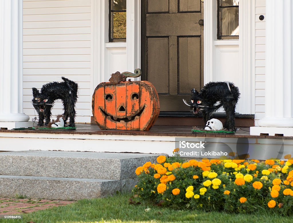 Halloween Schwarze Katzen bewachen Tür - Lizenzfrei Halloween Stock-Foto