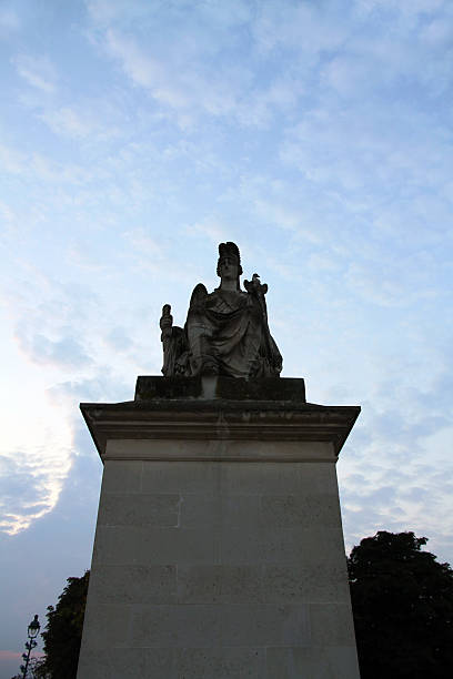 istock Throne of the Evening 513989657