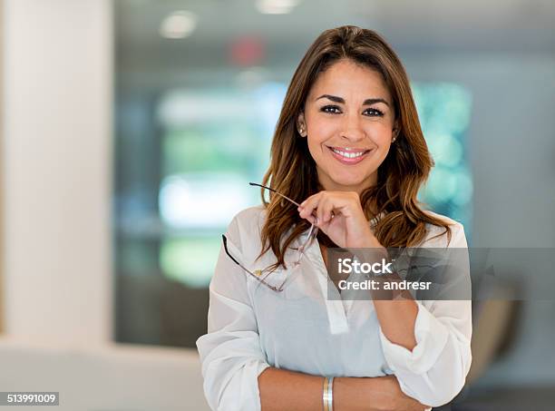 Erfolgreiche Businessfrau Stockfoto und mehr Bilder von Geschäftsfrau - Geschäftsfrau, Lateinamerikanische Abstammung, Eine Frau allein