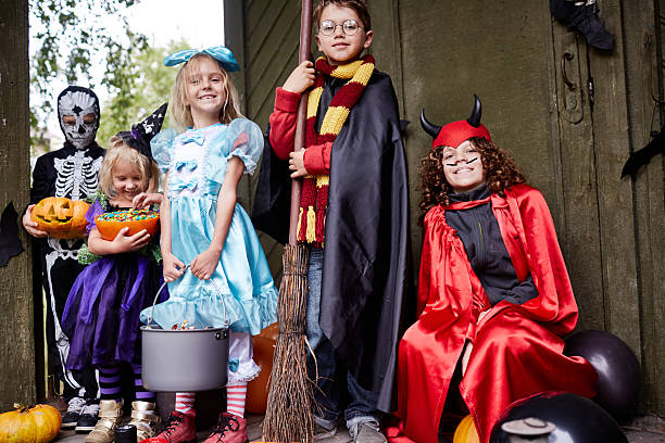 istock Collecting Halloween treats 514028739