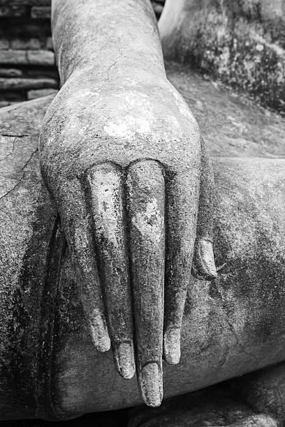 istock Hand of an ancient Buddha. 514030913