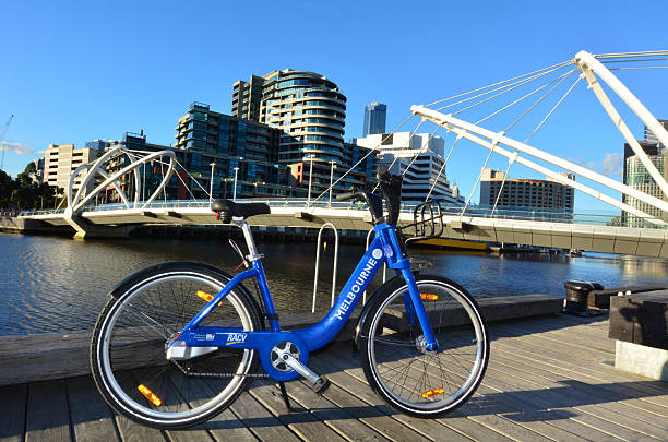 melbourne bike condividere - travel hire bicycle australia foto e immagini stock