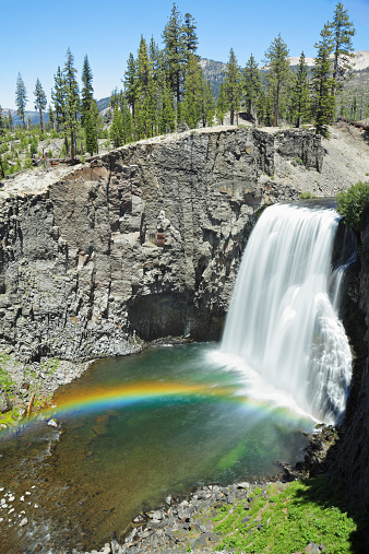 Rainbow Falls (Mammoth Lakes, California).