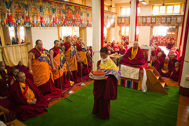 buddhist monks and nuns, dalai lama temple, mcleod ganj, india - losar bildbanksfoton och bilder