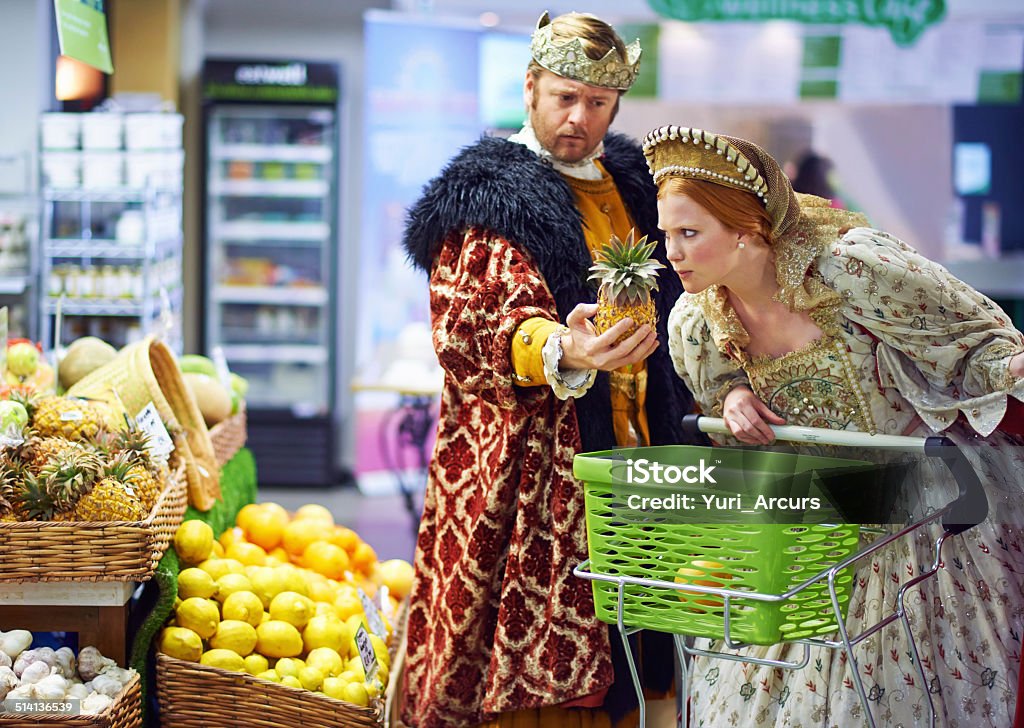 What does one do with this strange item? A view of a king and queen in the supermarket feeling puzzled by the produce Shopping Stock Photo