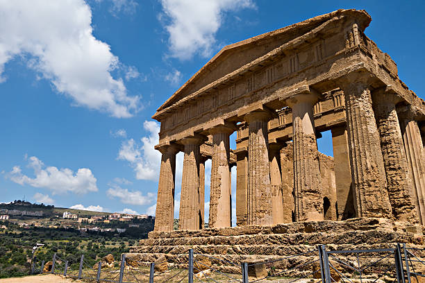 agrigento de vale dos templos - column italy italian culture greece imagens e fotografias de stock