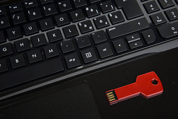 레드 usb 키를 블랙힐스 키보드 - red laptop usb flash drive computer key 뉴스 사진 이미지