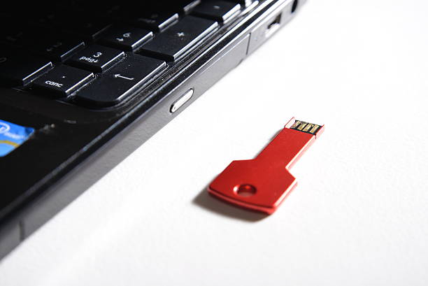 레드 usb 키를 블랙힐스 키보드 - red laptop usb flash drive computer key 뉴스 사진 이미지