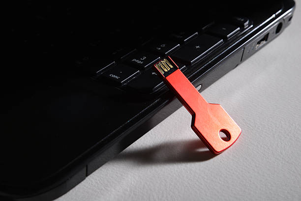 레드 usb 키를 블랙힐스 키보드 - red laptop usb flash drive computer key 뉴스 사진 이미지