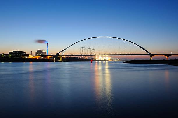 istock De Oversteek over the Waal River in Nijmegen 514158062