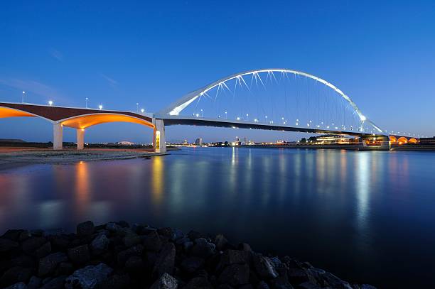 istock De Oversteek over the Waal River in Nijmegen 514158686
